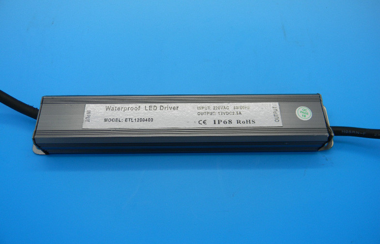 30W ধ্রুবক ভোল্টেজ সিই RoHS অনুবর্তী সঙ্গে LED জলরোধী ড্রাইভার এফসিসি পার্ট 15B একটি IP68