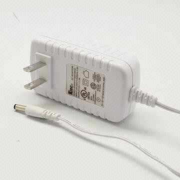 15W ইউনিভার্সাল এসি পাওয়ার অ্যাডাপ্টার, হোয়াইট কালার শ্রেনী ভি &#39;বিদ্যুৎ সরবরাহ