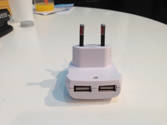হোয়াইট 2.1 ডুয়াল USB ওয়াল চার্জারটির এসি পাওয়ার অ্যাডাপ্টার চার্জার Eu প্লাগ, 100 - 240V