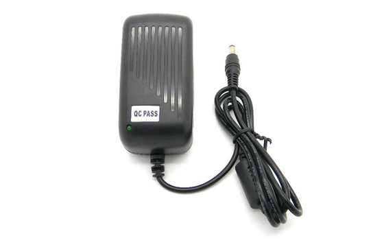 উচ্চ Efficency ওয়াল মাউন্ট পাওয়ার অ্যাডাপ্টার 12V 2A AC100-240V সঙ্গে 1.2m কপার