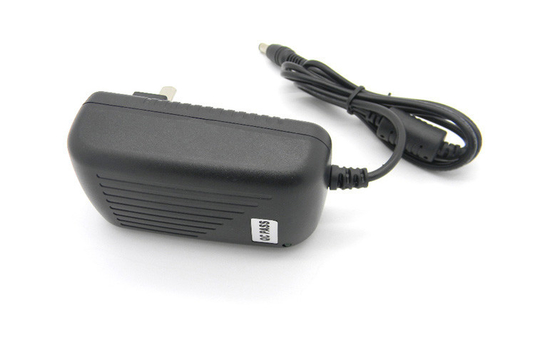 উচ্চ Efficency ওয়াল মাউন্ট পাওয়ার অ্যাডাপ্টার 12V 2A AC100-240V সঙ্গে 1.2m কপার