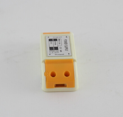 ব্যাপক আবেদন 1A মিনি 80 * 32 * 22mm প্লাস্টিক কেস 12V ডিসি পাওয়ার সাপ্লাই LED