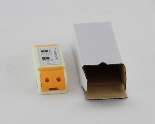 ব্যাপক আবেদন 1A মিনি 80 * 32 * 22mm প্লাস্টিক কেস 12V ডিসি পাওয়ার সাপ্লাই LED