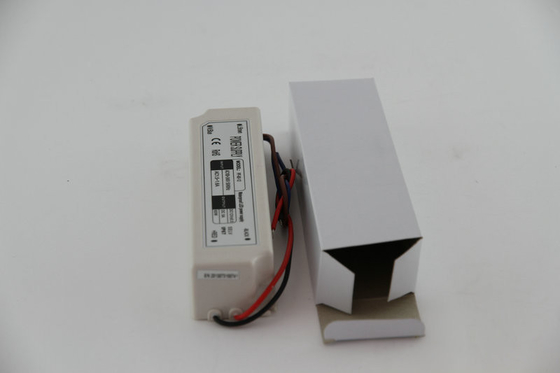 জলরোধী IP67 60W ধ্রুবক ভোল্টেজ LED ড্রাইভার 120V এসি, বিচ্ছিন্ন প্লাস্টিক কেস
