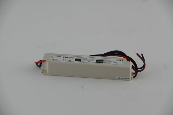 উচ্চ উজ্জ্বলতা 12V 20W ধ্রুবক ভোল্টেজ LED ড্রাইভার ইউনিভার্সাল এসি সঙ্গে জলরোধী