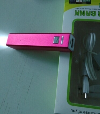 3200mAh বেগুনি আয়তক্ষেত্র আকৃতি পোর্টেবল ইউএসবি পাওয়ার প্যাক নোটবুক জন্য